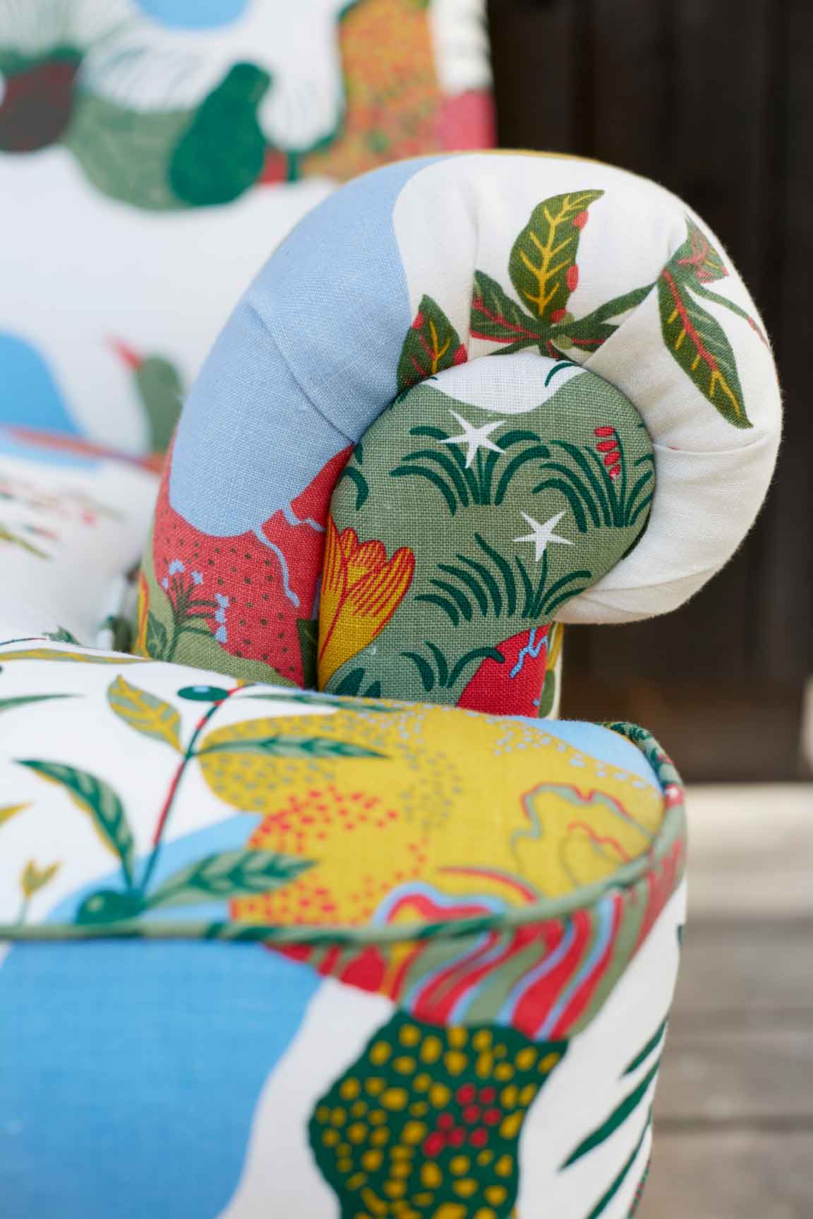 Renoverad soffa med Josef Frank tyg